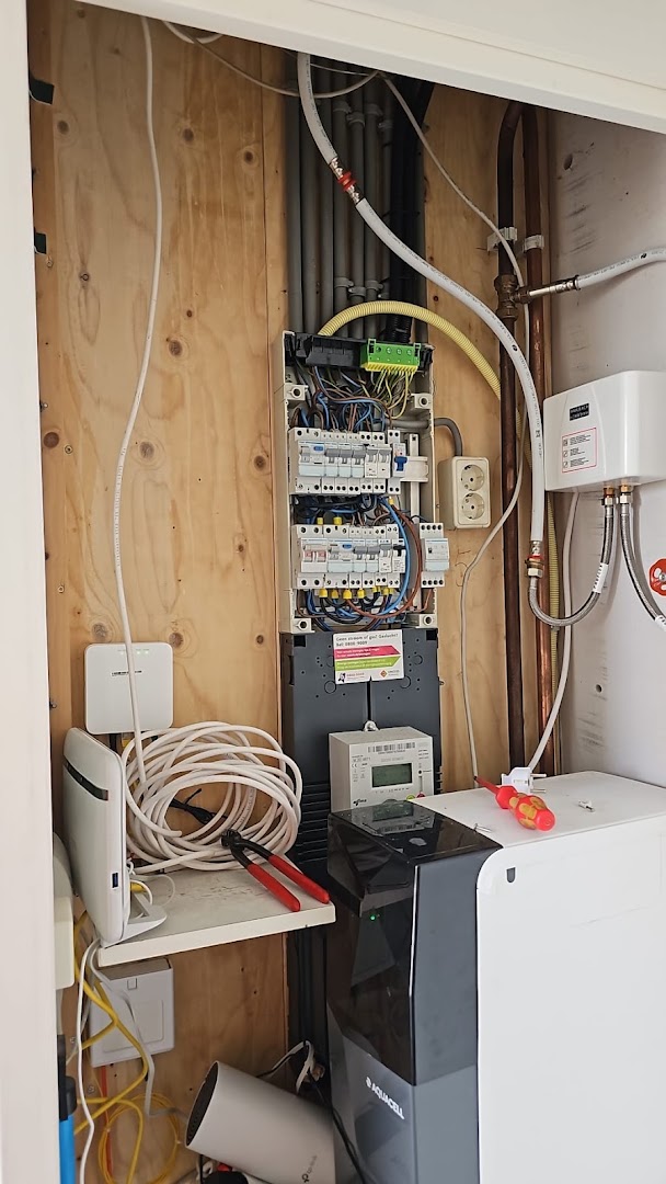 Meterkast tijdens de verbouwing door Elektra Romaniuk