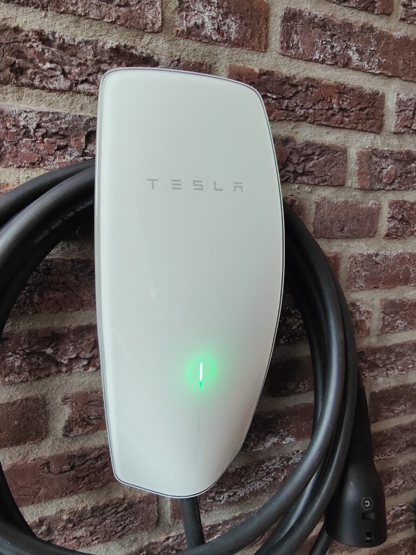 Tesla-laadpunt in gebruik