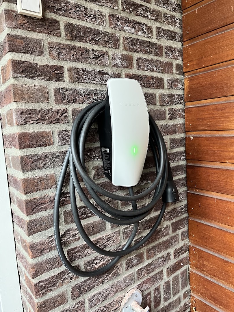 Tesla Wall Connector aangesloten door Andrzej