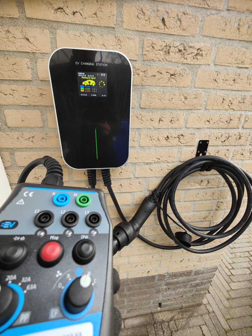Laadpaal testen met meetapparatuur